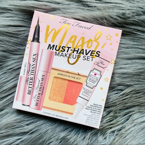 TOO FACED 🍑 MAJOR MUST HAVES - Picture 1 of 4